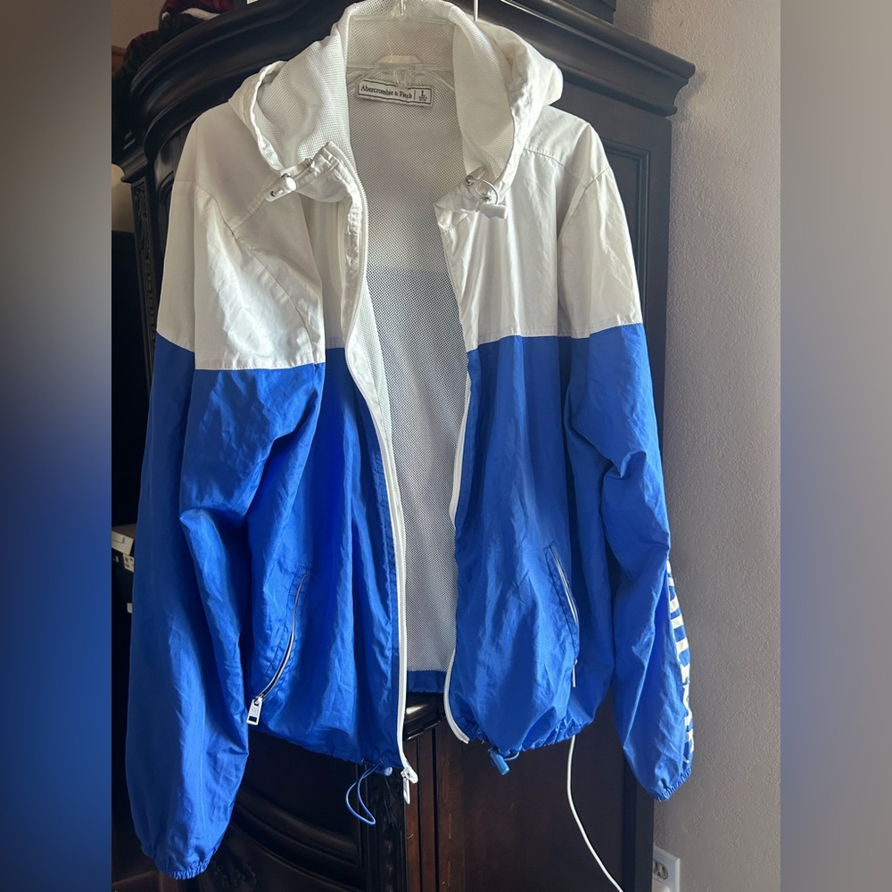 Abercrombie & Fitch Blue and White Women's Windbreaker